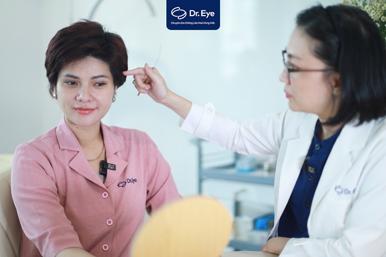 Treo chân mày không đau tại Dr Eye