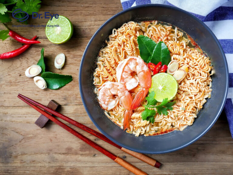 Nâng cung chân mày kiêng ăn đồ cay, nóng