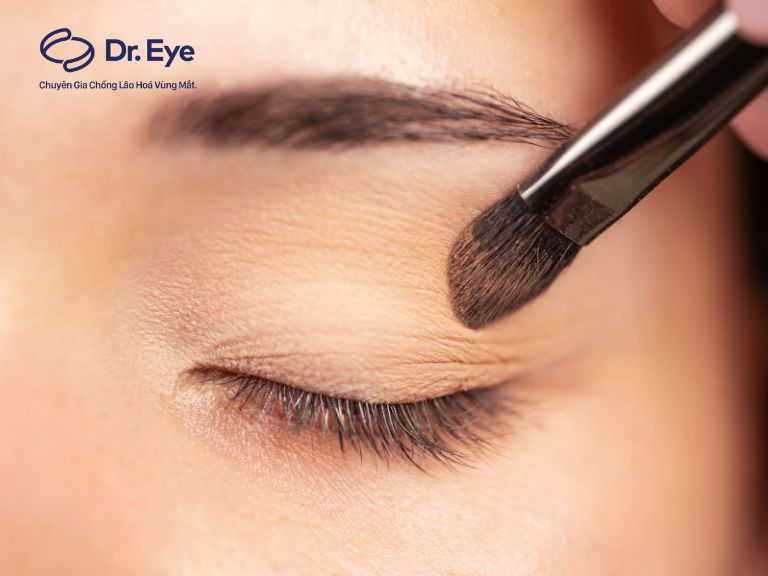 kẻ eyeliner cho mắt sụp mí đẹp
