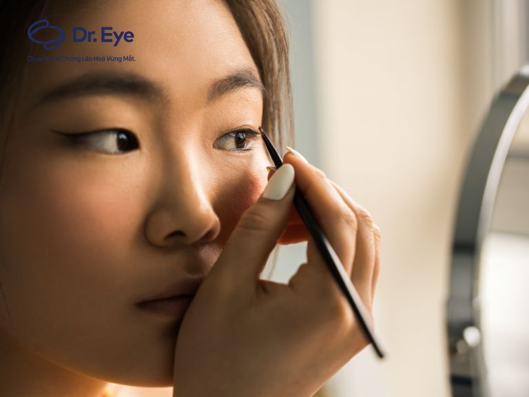 Cách kẻ eyeliner cho mắt sụp mí đơn giản, giúp mắt thêm thu hút