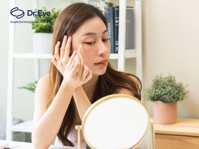 cách kẻ eyeliner cho mắt mí lót