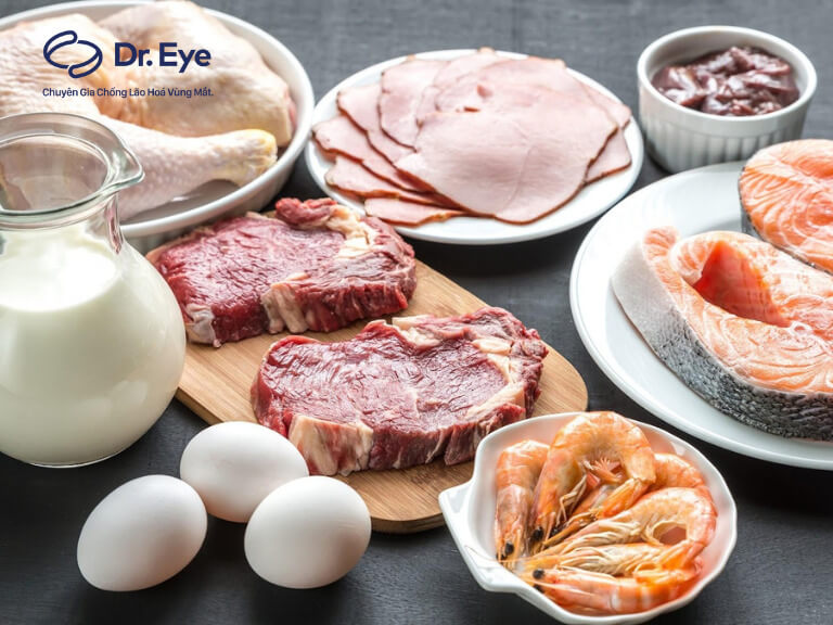 Chế độ dinh dưỡng cho người mới cắt mí mắt