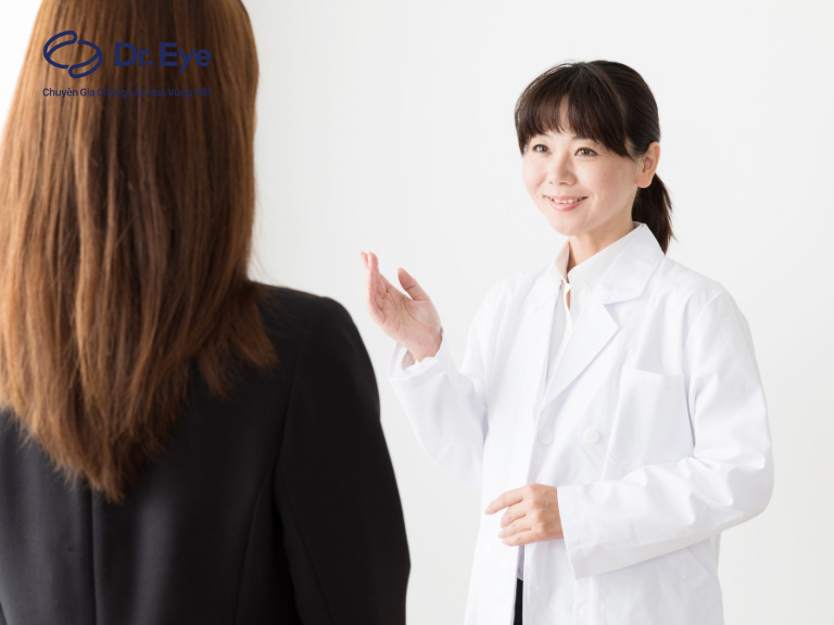 Làm gì khi phun lông mày bị nổi mụn nước